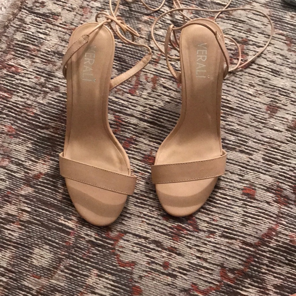 Basic nude heels
